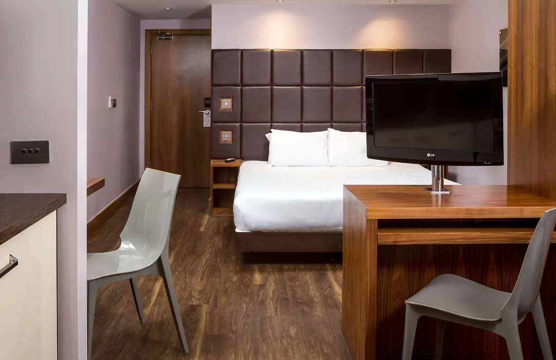 Roomzzz Leeds City-1